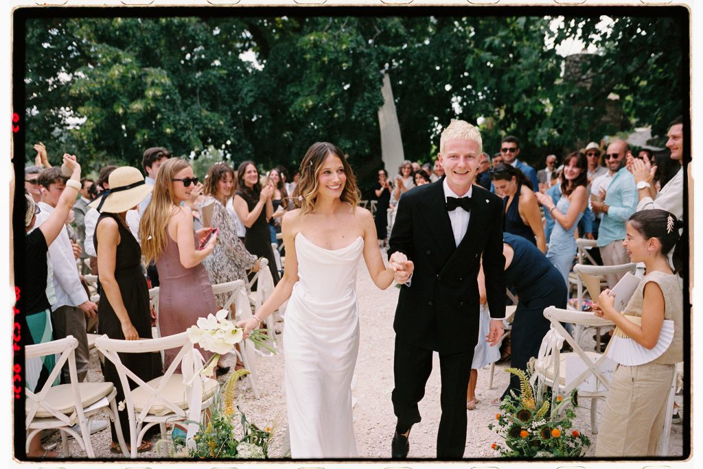 Mariés lors d’une cérémonie de mariage en Provence